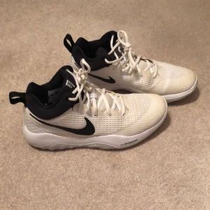 Basketball shoes